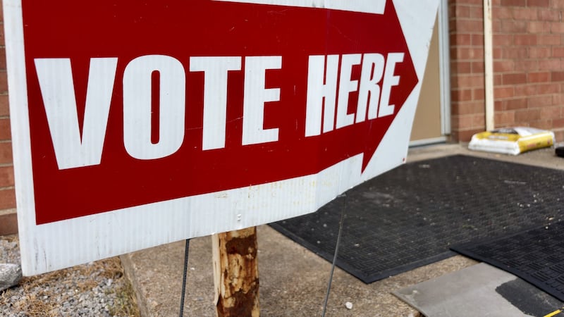 Generic Vote Here sign in TN.