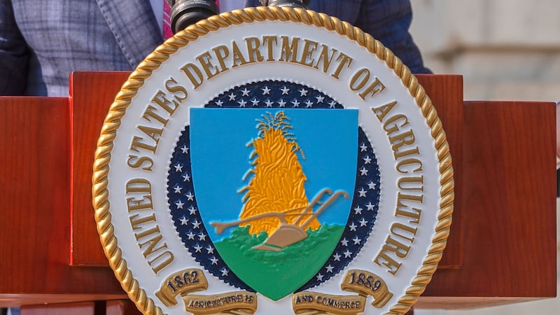 El sello del Departamento de Agricultura de Estados Unidos en un podio en Washington, el 8 de...