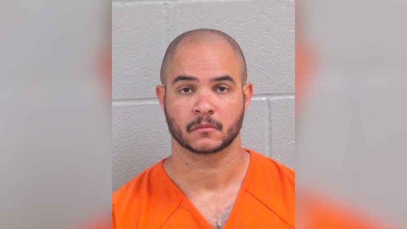 Joshua Padilla fue arrestado tras presuntamente solicitar los servicios sexuales de un menor a...