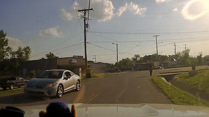 Emmanuel Orr, de 18 años de edad fue detenido luego de herir a una joven y disparar contra un...