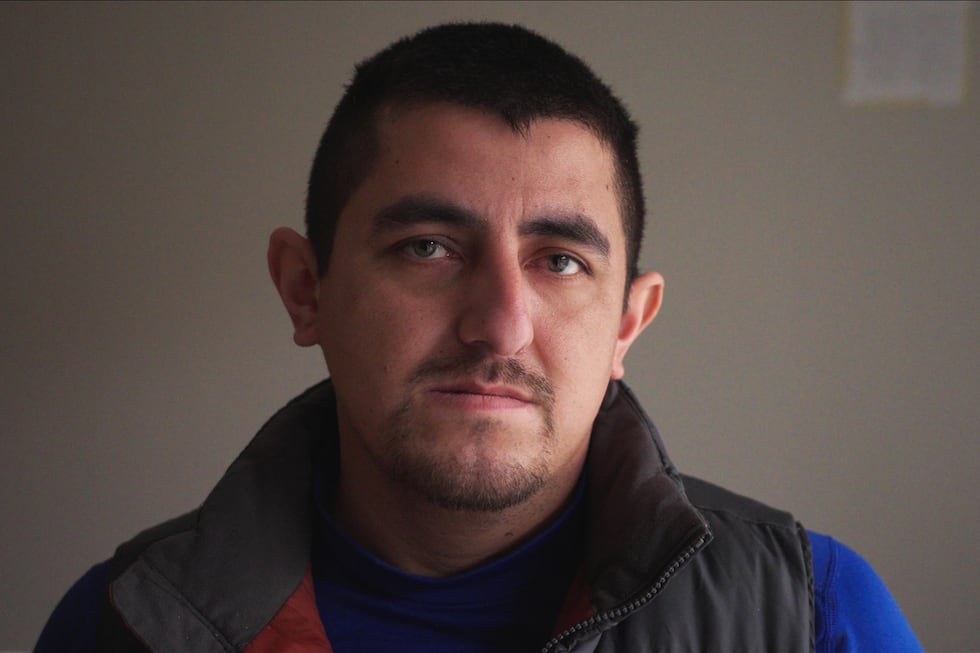 Alberto Castañeda Mondragón posa para una fotografía en un apartamento, el 4 de febrero de...