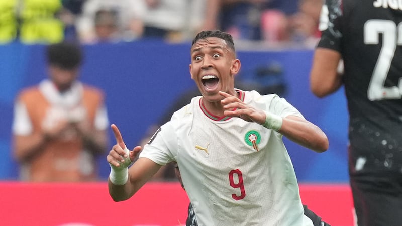 El marroquí Soufiane Rahimi celebra durante el partido de octavos de final entre Canadá y...