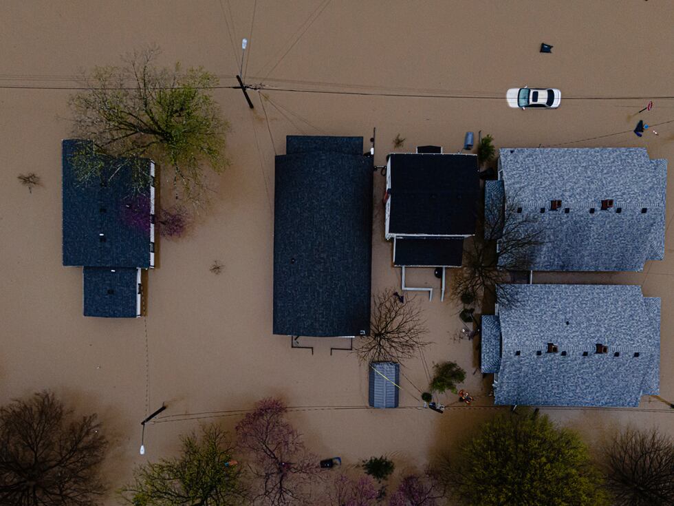 Ríos crecidos amenazan regiones sur y centro-norte de EEUU tras varios días de lluvias intensas