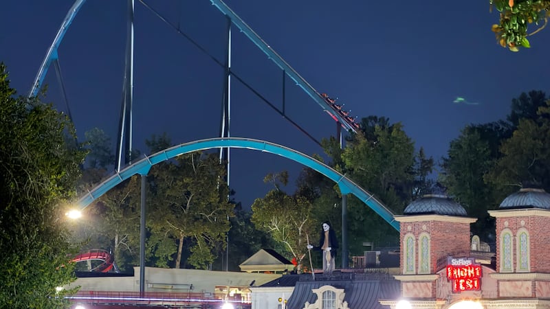 Una montaña rusa de Six Flags en Georgia el lunes 12 de octubre de 2026, en Austell, Georgia....