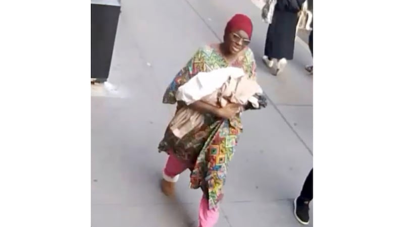 Foto tomada de video de vigilancia suministrado por la Policía de la Ciudad de Nueva York que...