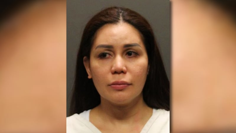 Melody Felicano Johnson enfrenta cargos de intento de asesinato en primer grado, agresión con...