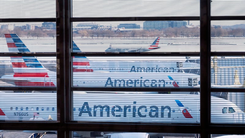 Aviones de American Airlines en la terminal de pasajeros del Aeropuerto Nacional Washington...