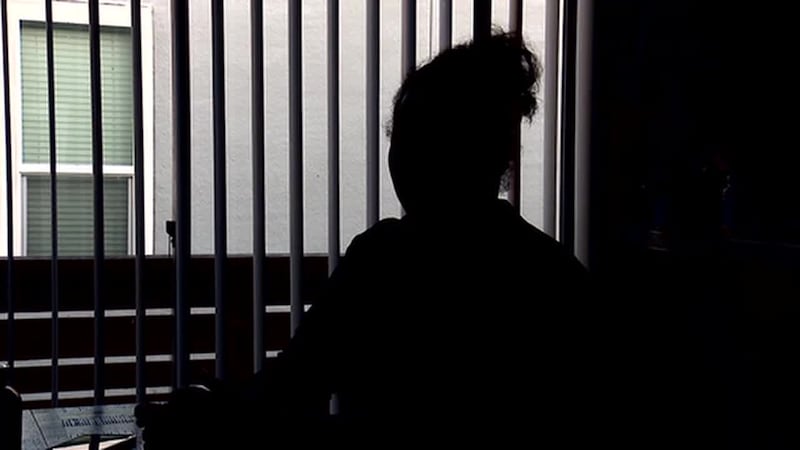 Hispana dice ser víctima de estafa al creer que abogados de inmigración de Caridades Católicas...