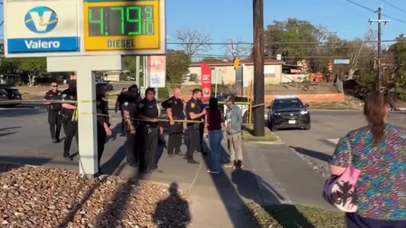 Sujeto se quita la vida en una gasolinera tras persecución policial, informan autoridades. La...